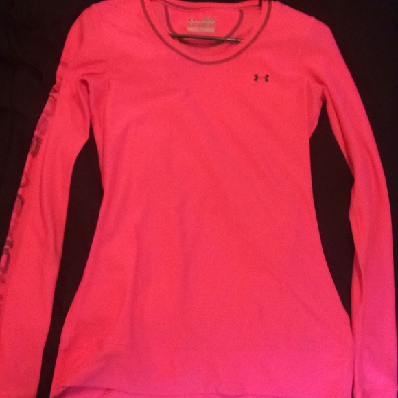 Under Armour Tops - Under Armour Fitted All Season Gear Under Armour Tops - Under Armour Fitted All Season Gear